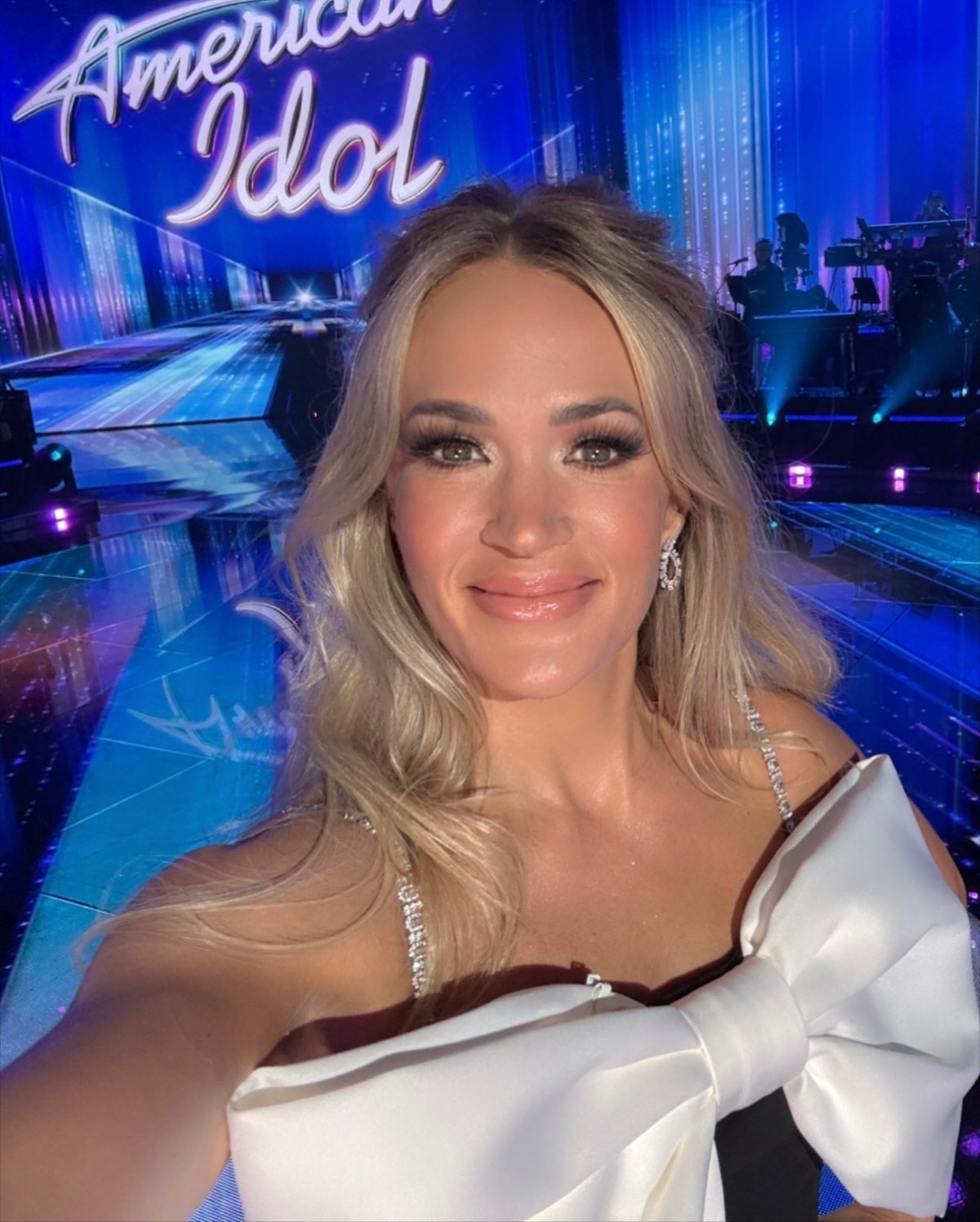 Carrie Underwood Shines On Idol Night Spectacular Idol performance as Carrie Underwood stuns fans with vibrant energy tonight.!!