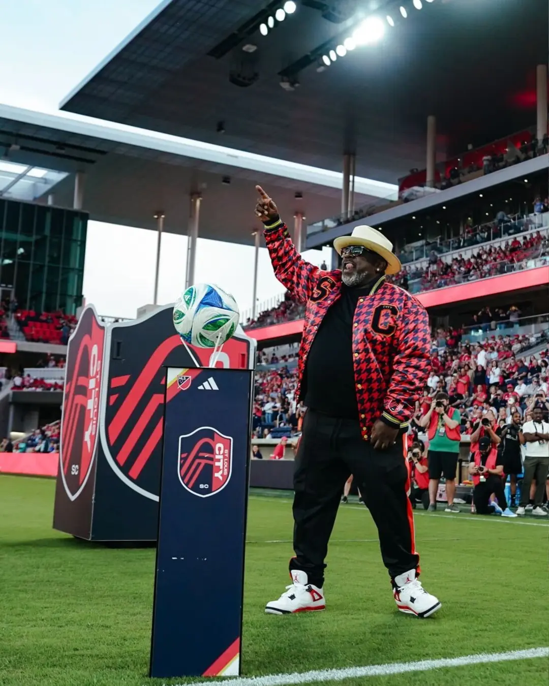Cedric The Entertainer Lights Up Energizer Park