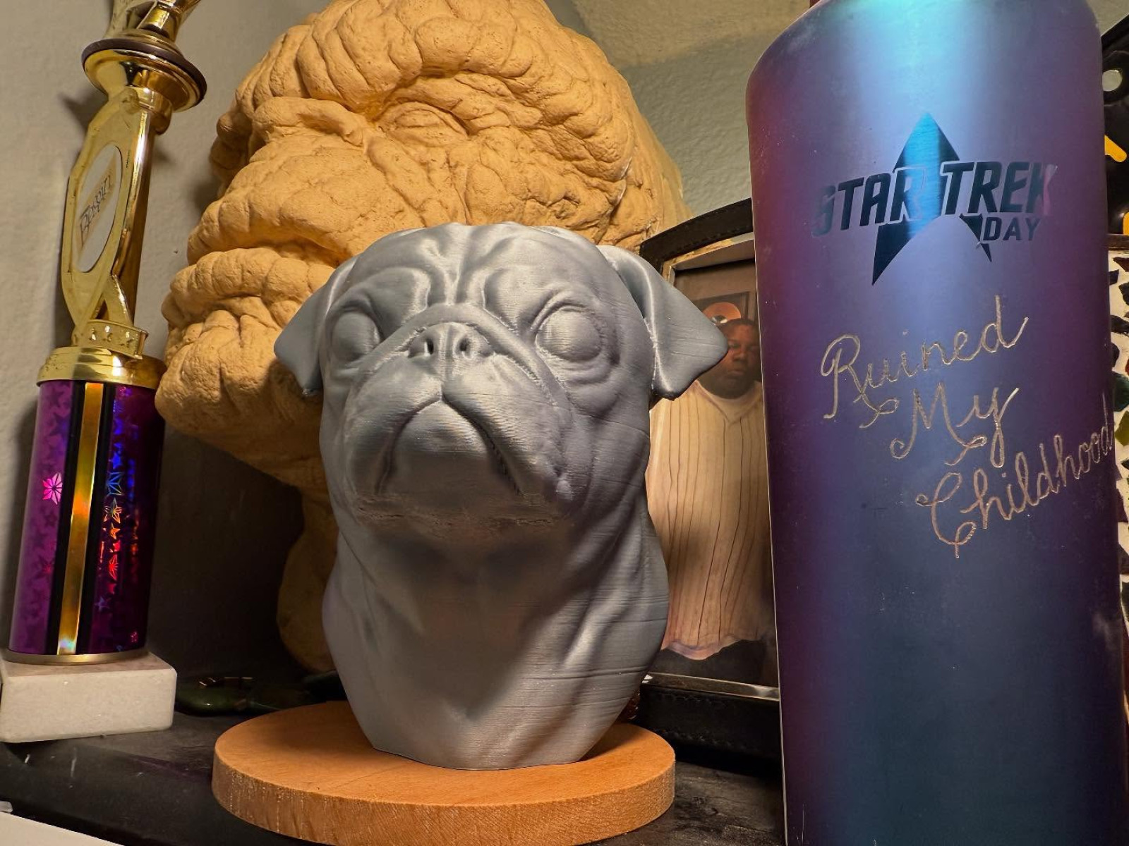 Celebrity Honors Beloved Pug With Tribute Statue Stephen Kramer Glickman unveils a heartfelt Jelly Donut statue tribute crafted by family!!