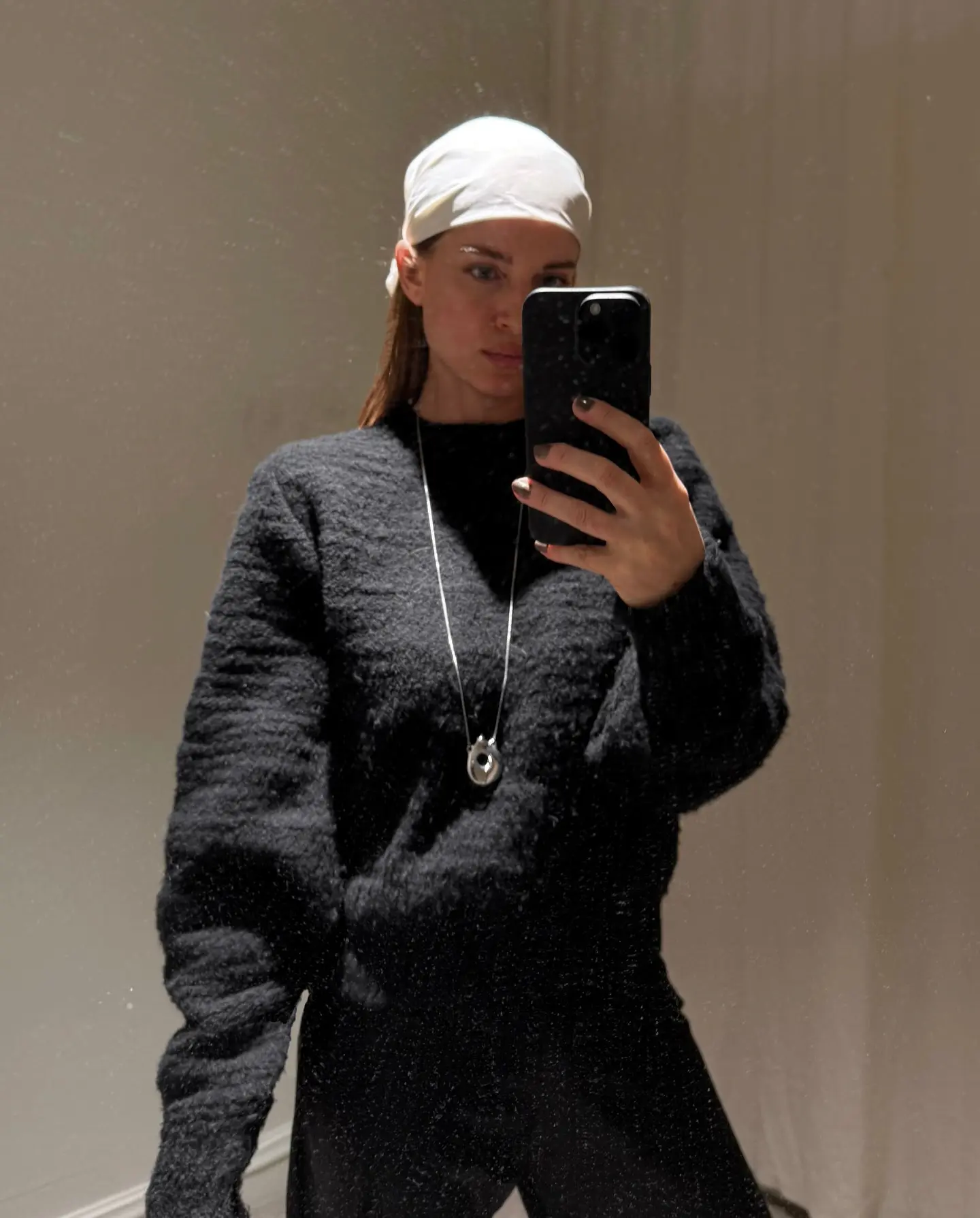 Changing Room Blurriness: Fashion Essentials Unmasked