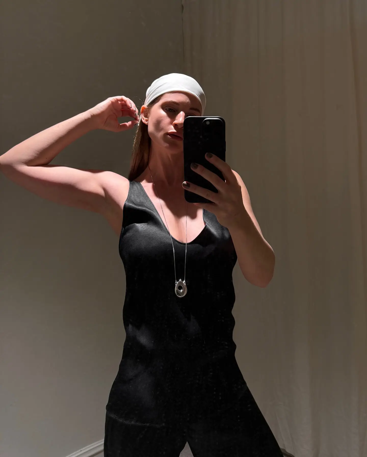Changing Room Blurriness: Fashion Essentials Unmasked