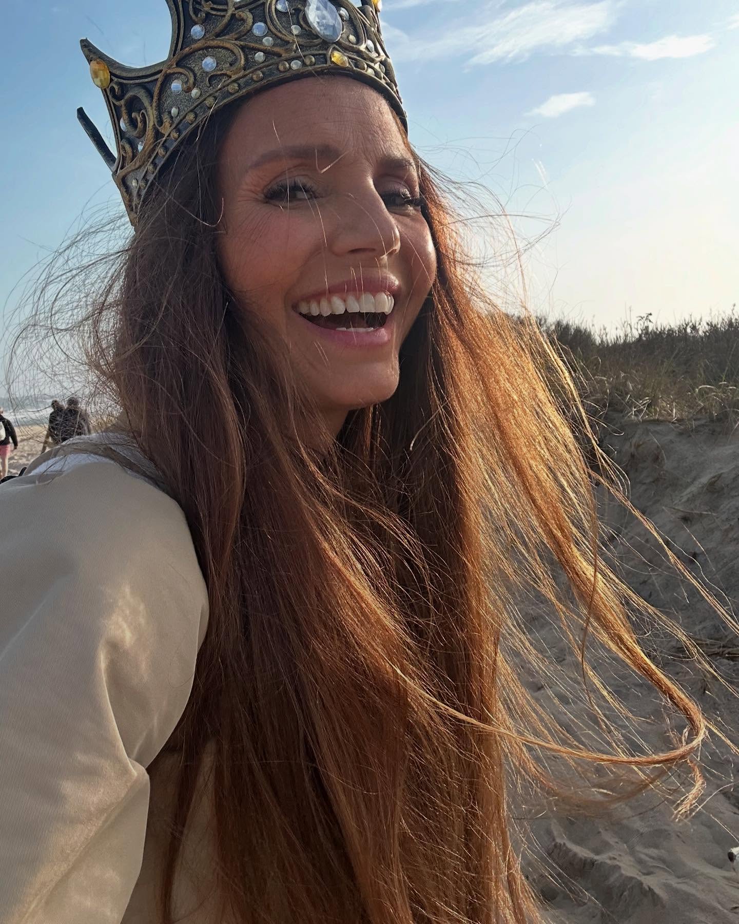 Charisma Carpenter’s Bold Instagram Moment Iconic actress Charisma Carpenter flaunts empowered elegance in a bold Instagram shoutout.
