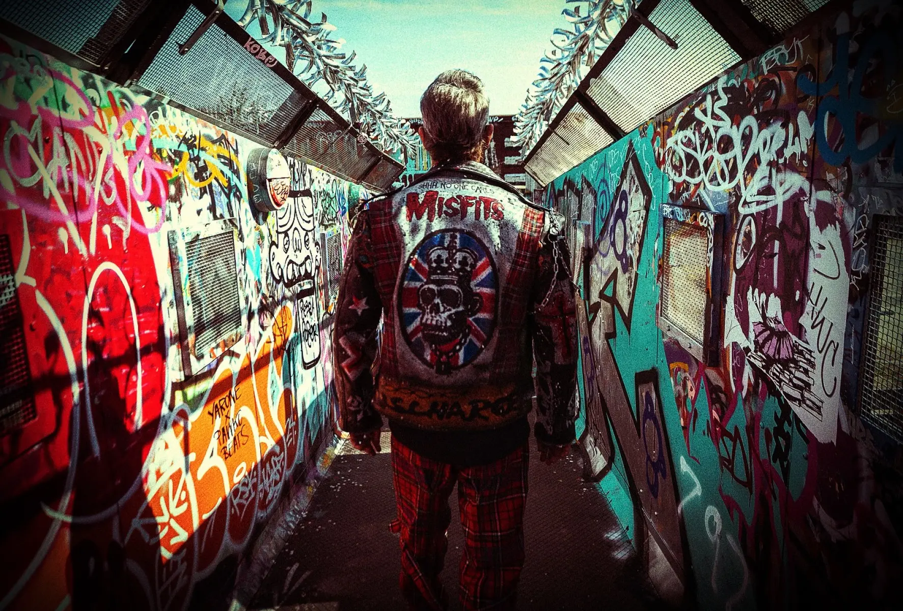 Charlie Lightening Gears Up for Robbie Williams Shoot Veteran lensman teases upcoming video session with pop icon, dropping a sneak-peek moment.