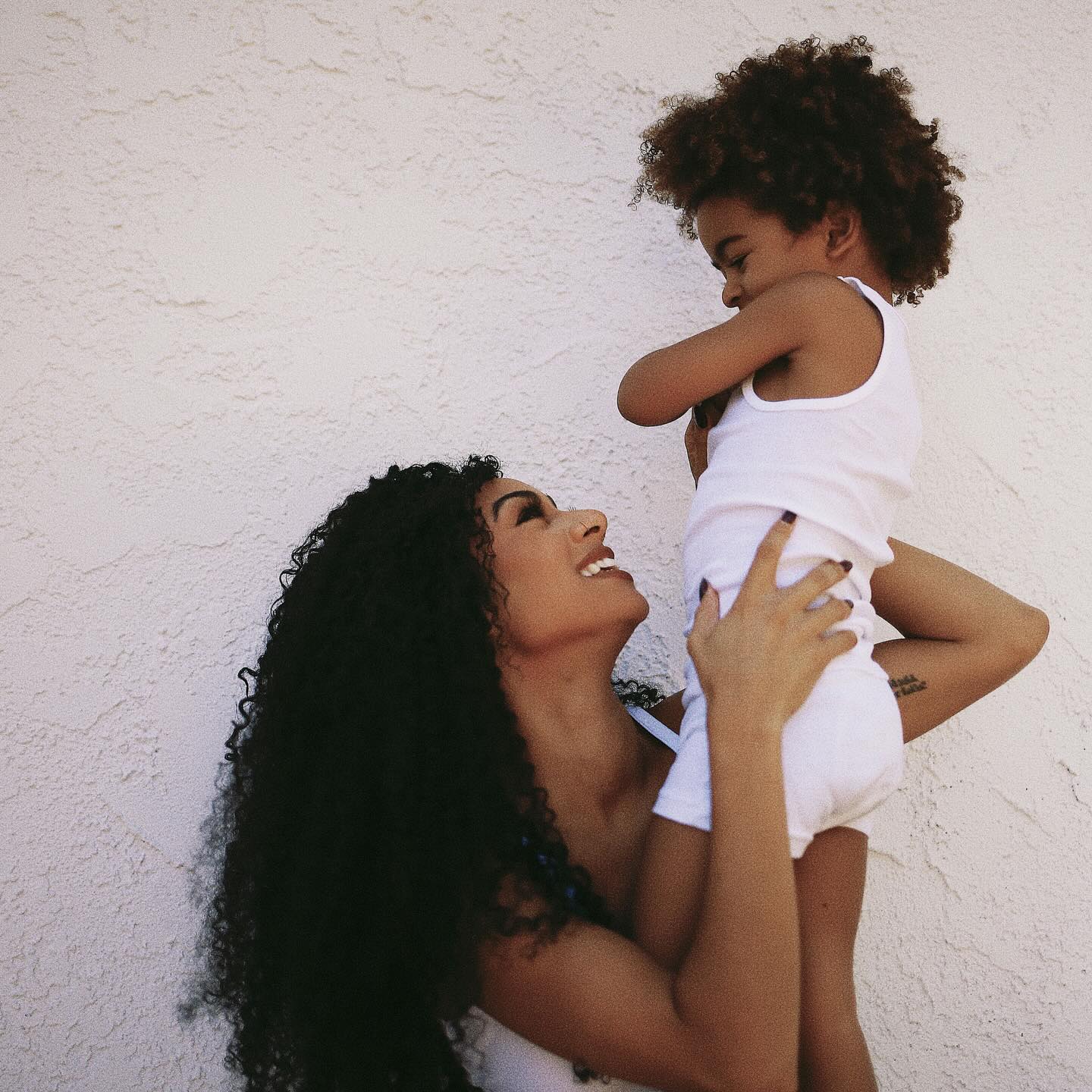 Chelsea Tavares Celebrates Mothers on Instagram