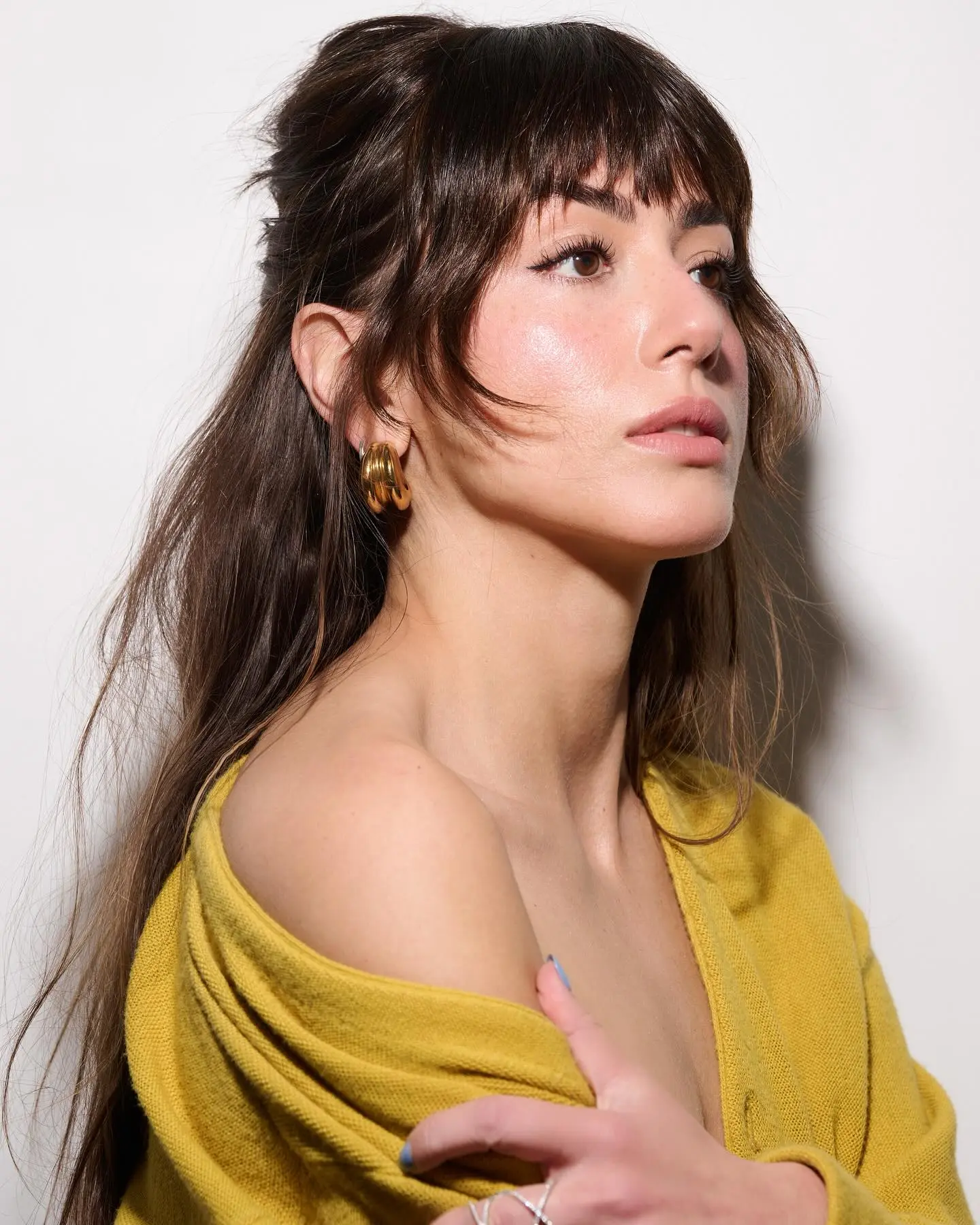 Chloe Bennet Sports Bold Bangs Transformation Actress Chloe Bennet makes a statement with a dramatic hair change featuring chic bangs.!!