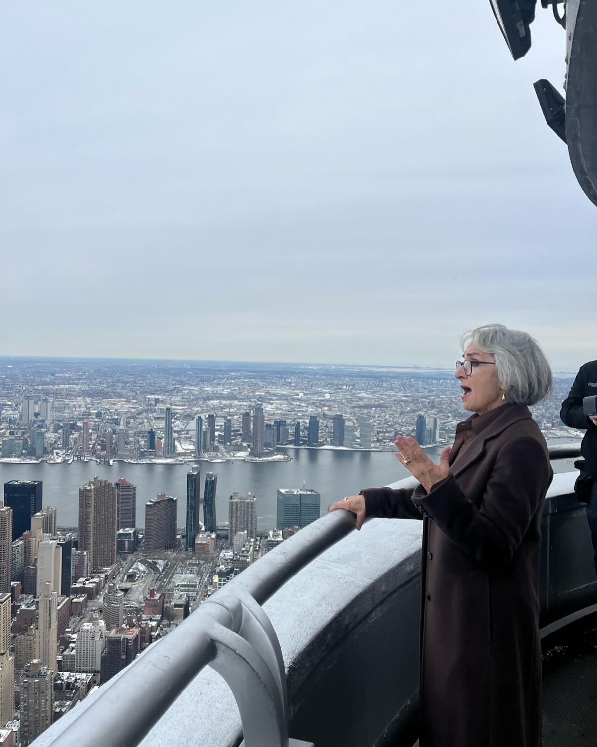 Chloe Fineman Celebrates Mother’s Day Stunt