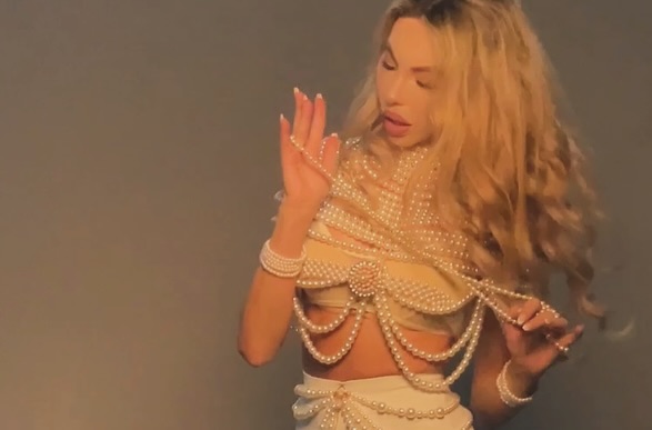 Chloe Lattanzi Inspires With 'Work Through It' Post