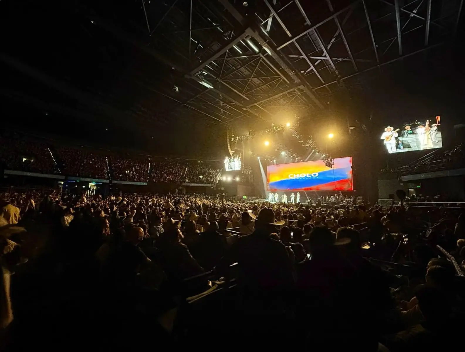 Live performance in Bogotá unites tradition with modern style in a dynamic display tonight.