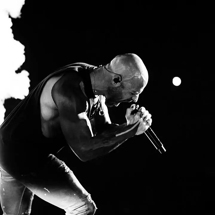 Chris Daughtry Rocks Iconic Kia Forum Show