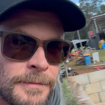 Chris Hemsworth Celebrates Son's Racing Debut