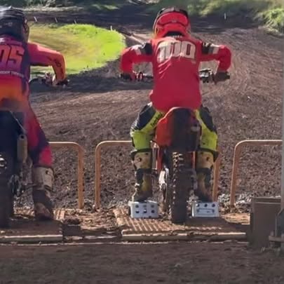 Chris Hemsworth Celebrates Son's Racing Debut