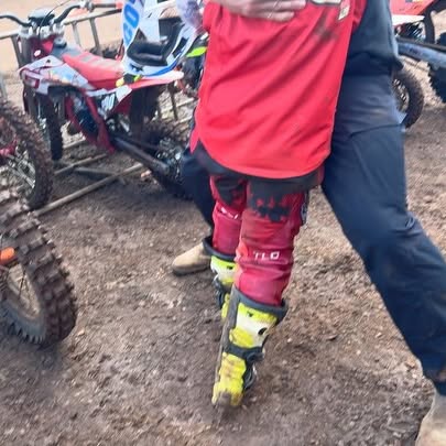 Chris Hemsworth Celebrates Son's Racing Debut