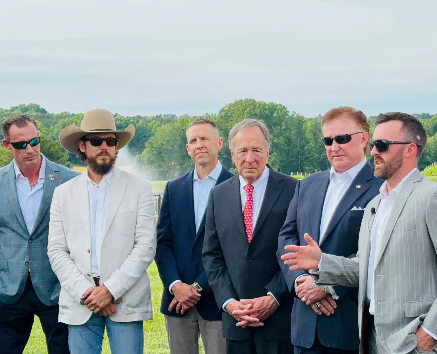 Chris Janson Honors Veterans with Lee Greenwood’s Helping A Hero in North Carolina Country singer rallies community and NASCAR drivers to salute service members at an event!