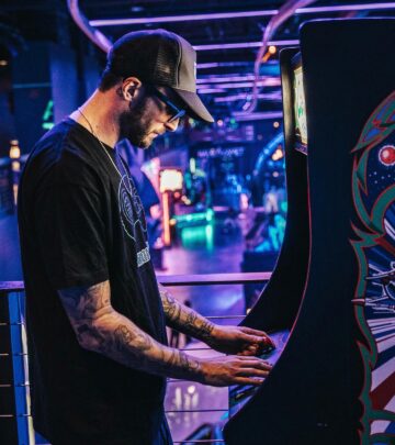 Chris Webby goes live on Twitch at 2:30PM EST to play Buck Hunter and classic arcade games