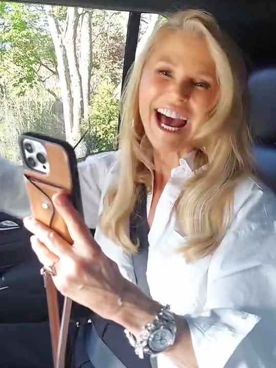 Christie Brinkley's Memoir Soars To Bestseller Heights