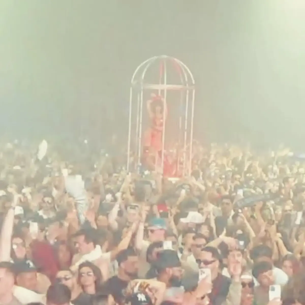 Electrifying and fearless, Cloonee transforms New York into a heaven of electric shows!!!