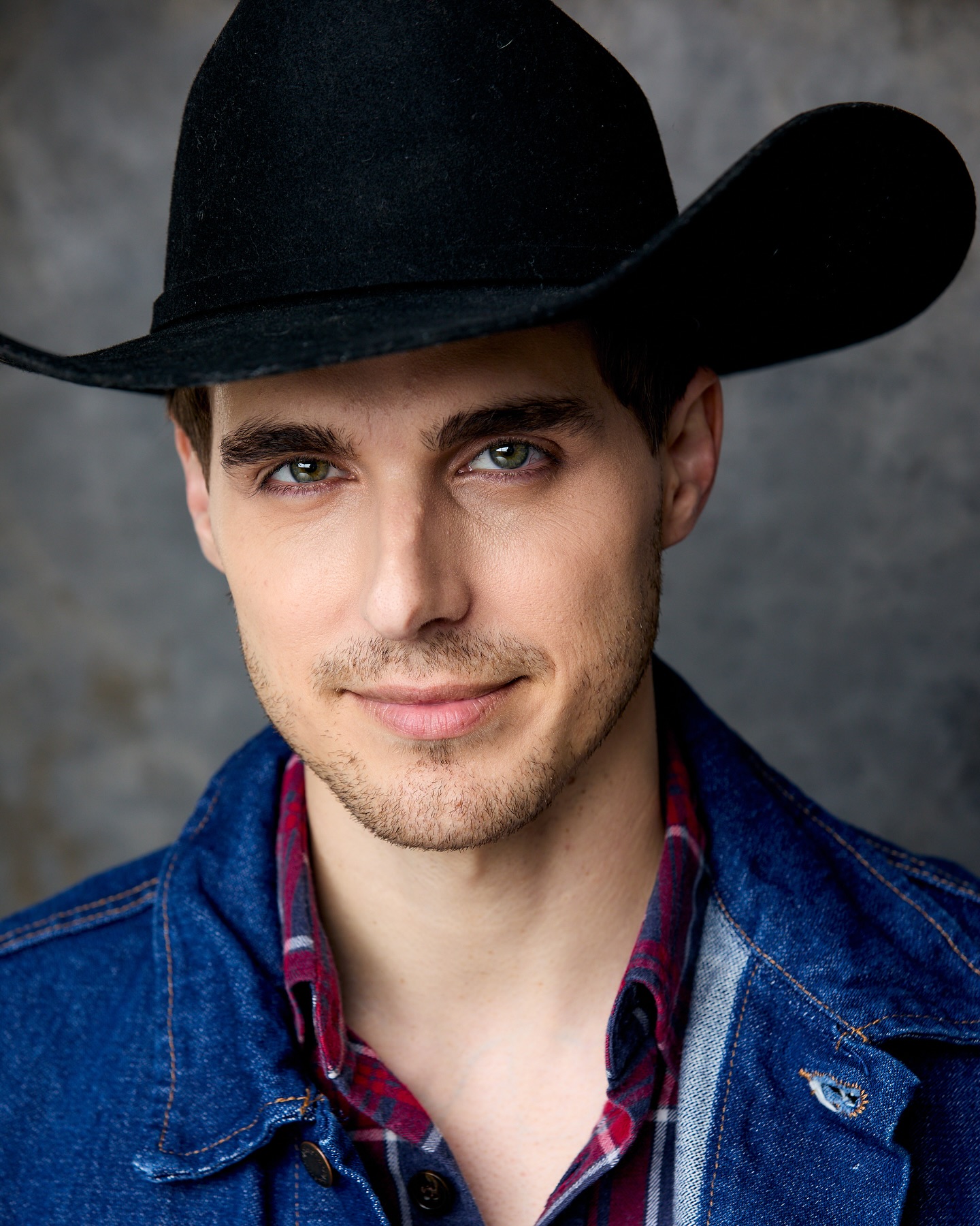 Cody Linley Prefers Barefoot On Set