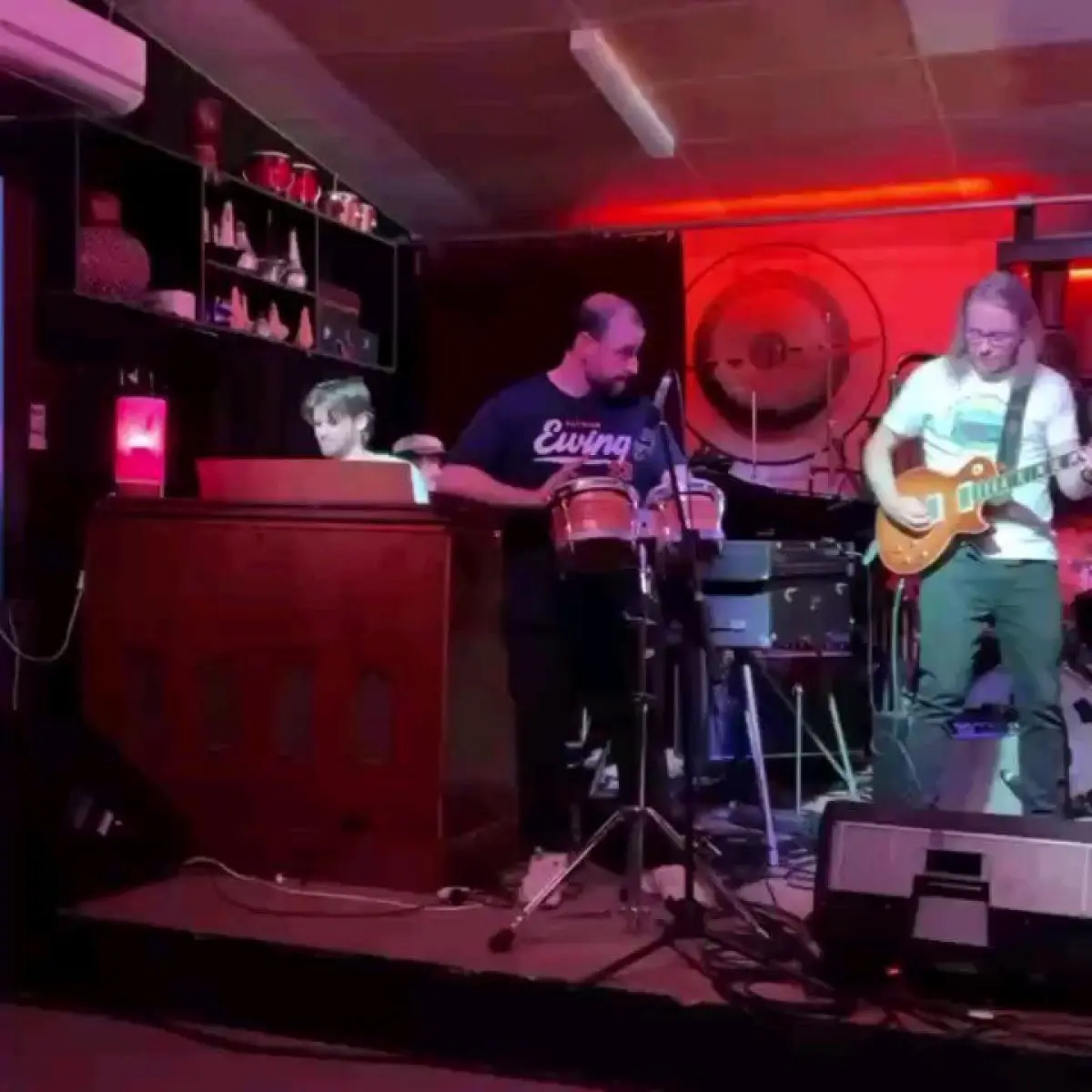 Guest David Krumholtz fuses dead tribute and country vibes in an electrifying performance!
