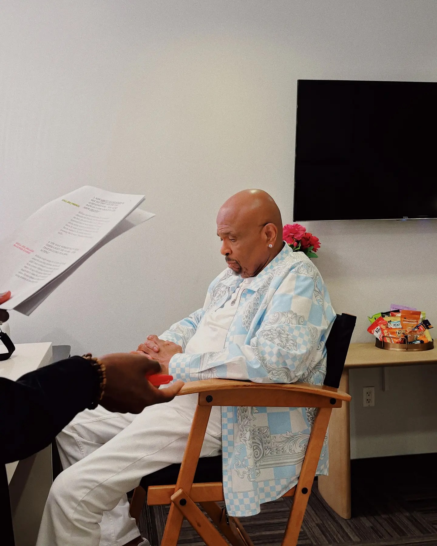 Davis Celebrates Warm Vibes And Engaging Conversation