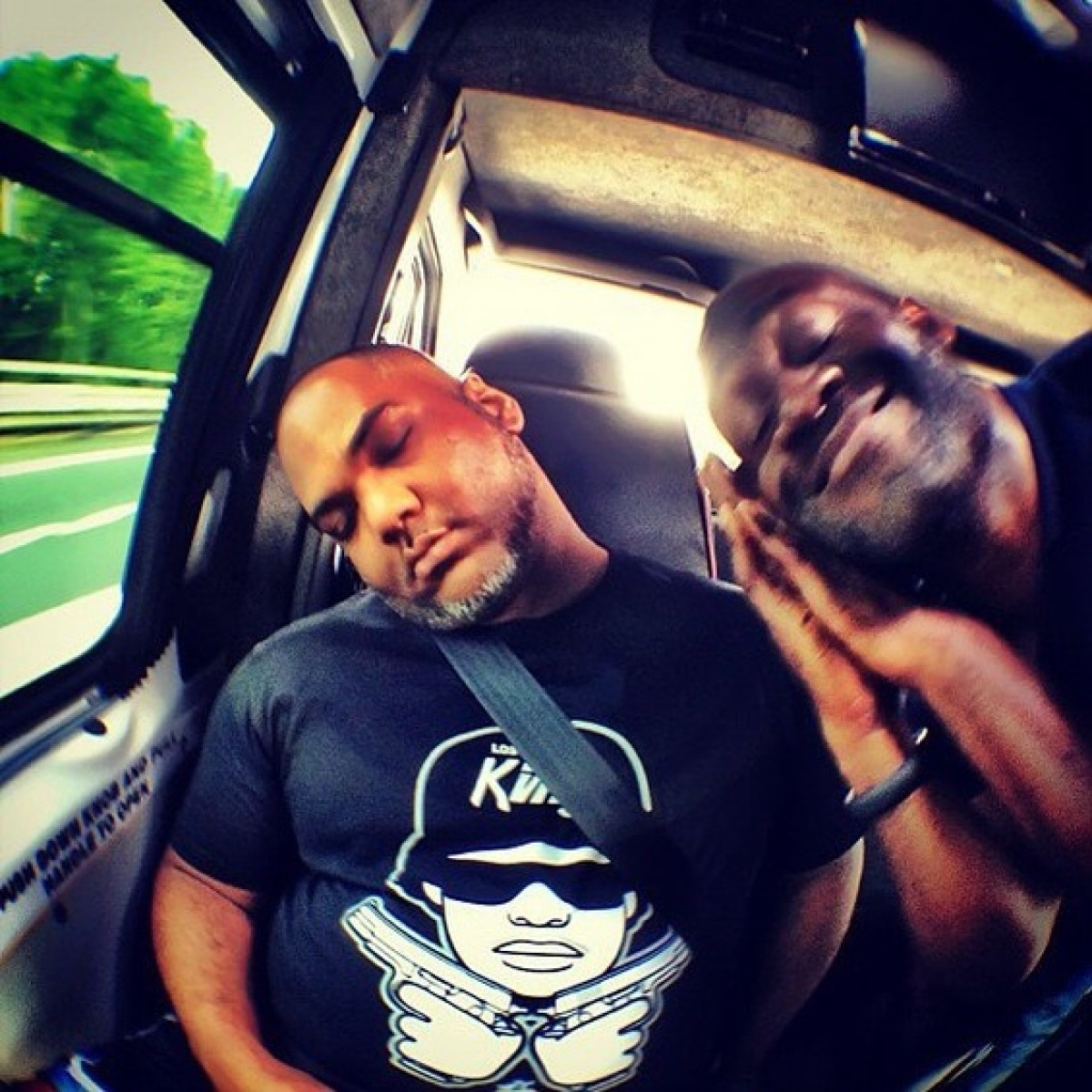 De La Soul Is Alive, Though Quite Sleepy Iconic hip-hop legends show an unruffled, laid-back vibe in a tongue-in-cheek Instagram update.