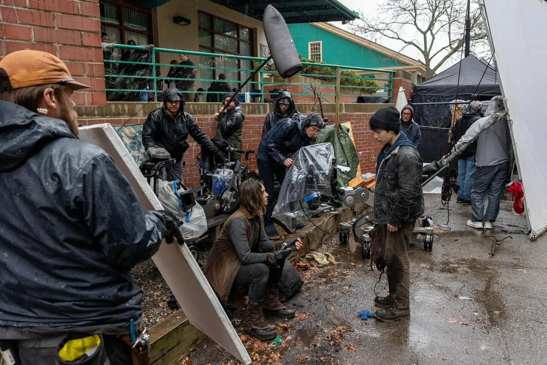 Dead City Episode Ignites AMC Fan Buzz Gaius Charles shines in exclusive BTS scoop as AMC’s Dead City ep captivates loyal fans.!!