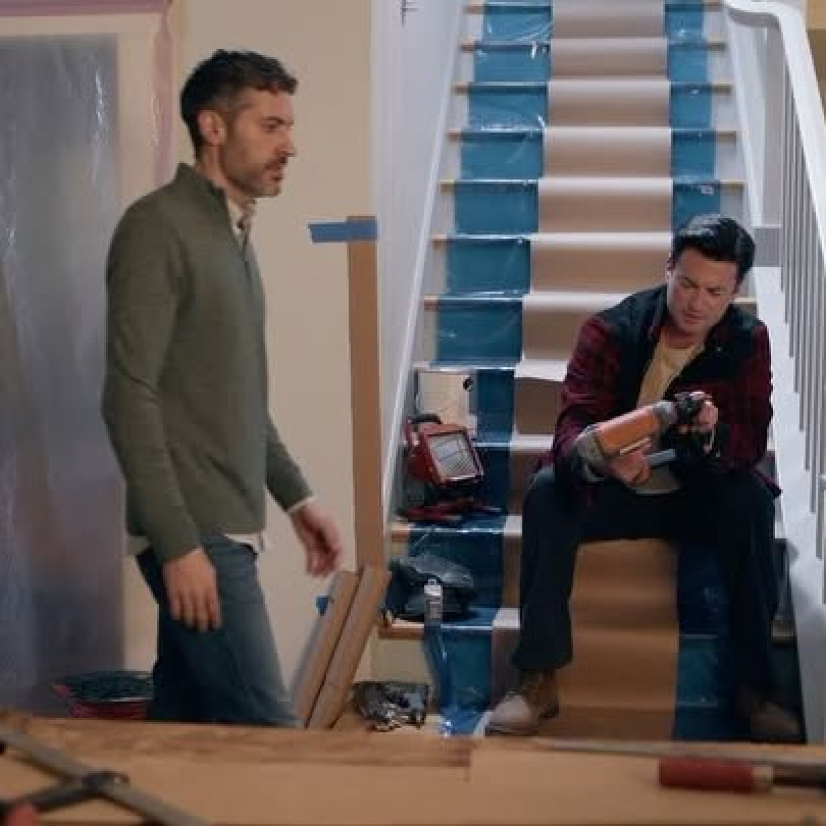 Deck The Walls Re-Airing Tonight On Hallmark Channel Movie co-written by Danny Pellegrino brings mid-May holiday cheer with quirky romance!!!!!