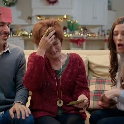 Deck The Walls Re-Airing Tonight On Hallmark Channel