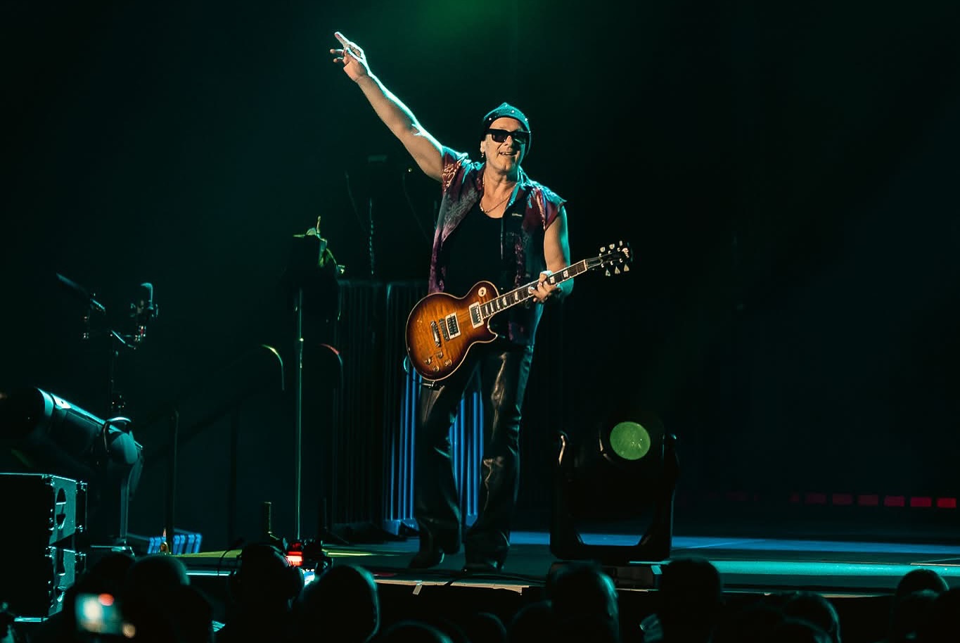 Def Leppard Rocks Puerto Rico Coliseum
