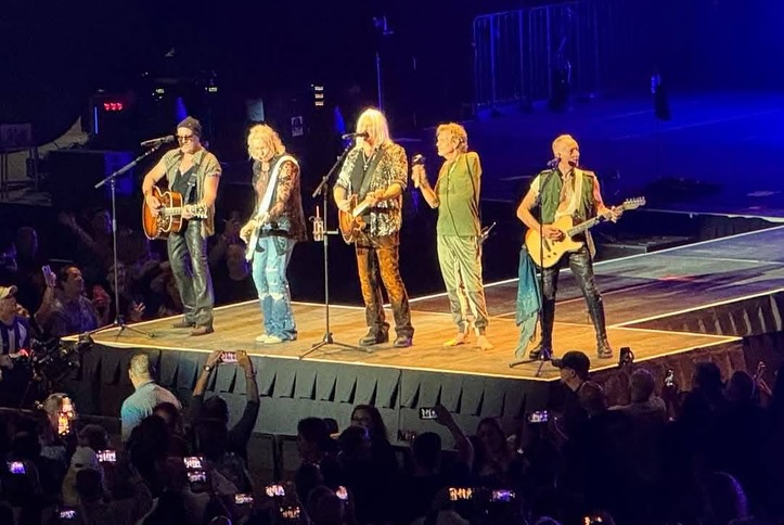 Def Leppard Rocks Puerto Rico Coliseum