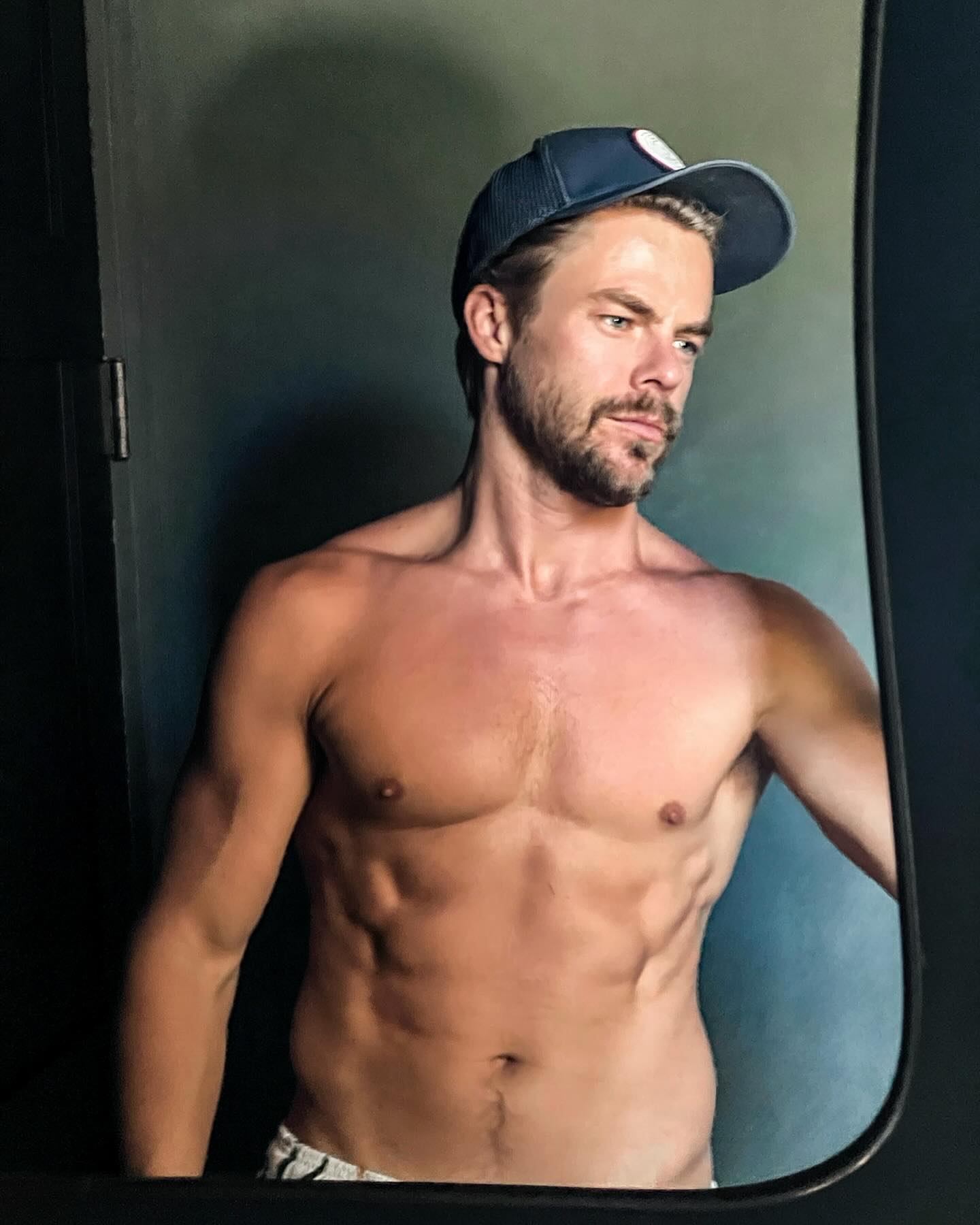 Derek Hough Says, ‘Not Bad For 40’ Dancer Derek Hough reflects on hitting 40 with a witty mirror moment and milestone cheer!!