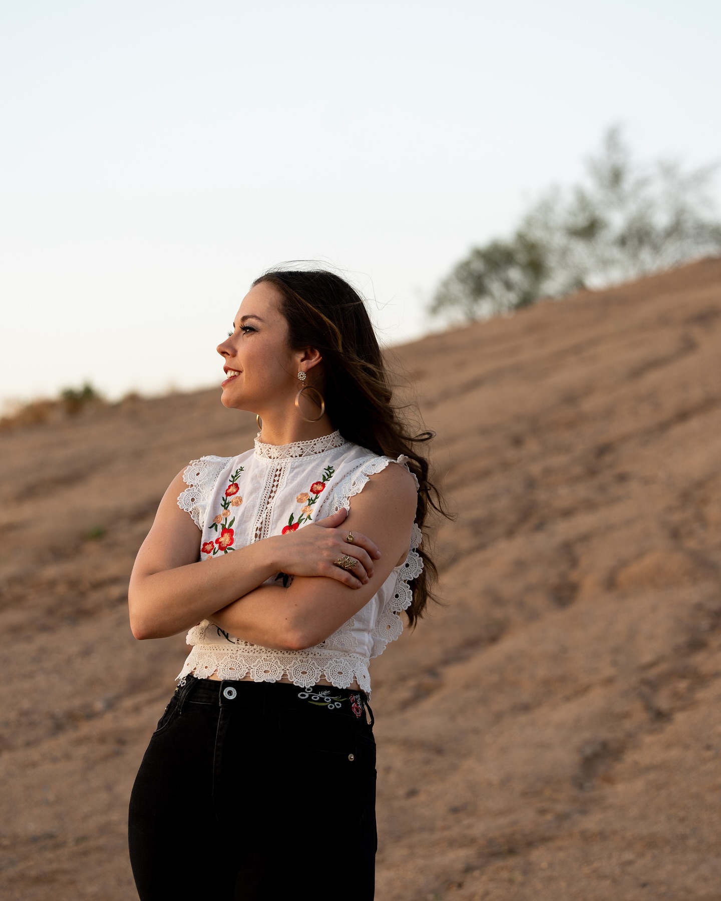 Desert Vibing: Sierra Dawn Hull’s Off-Duty Escape Sierra Dawn Hull embraces desert tranquility and modern style in a serene outdoor escape!!