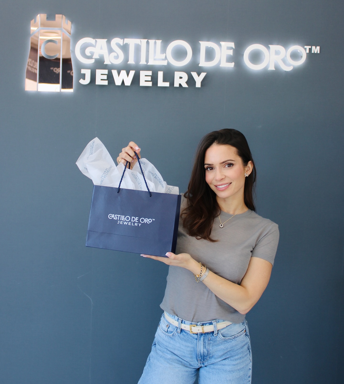 Diana Fuentes Adorns Her Look With Timeless Jewelry