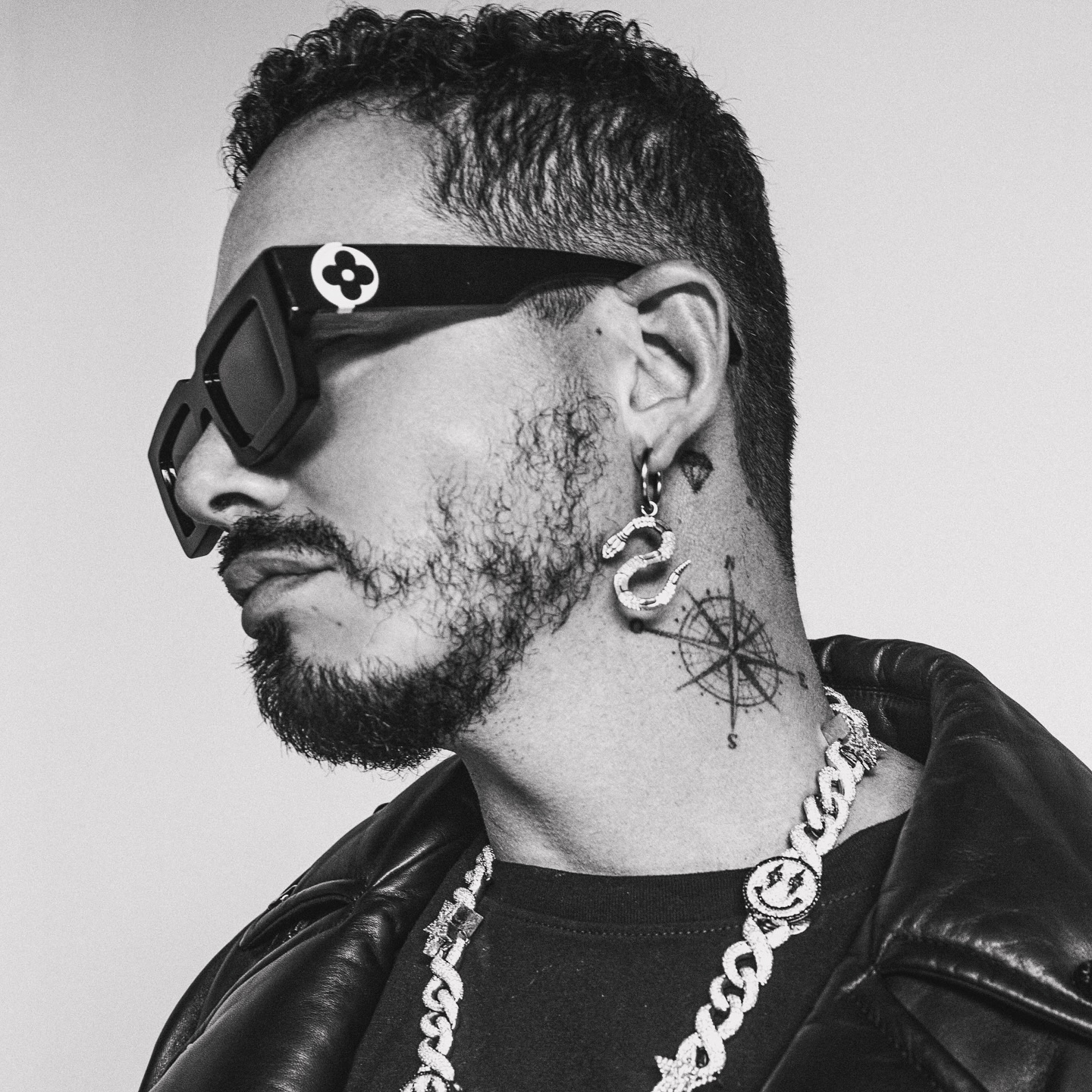 Diego Larez Unveils New Glam Look For J Balvin Diego Larez unveils fresh tribute look merging bold hair art with innovative photography!