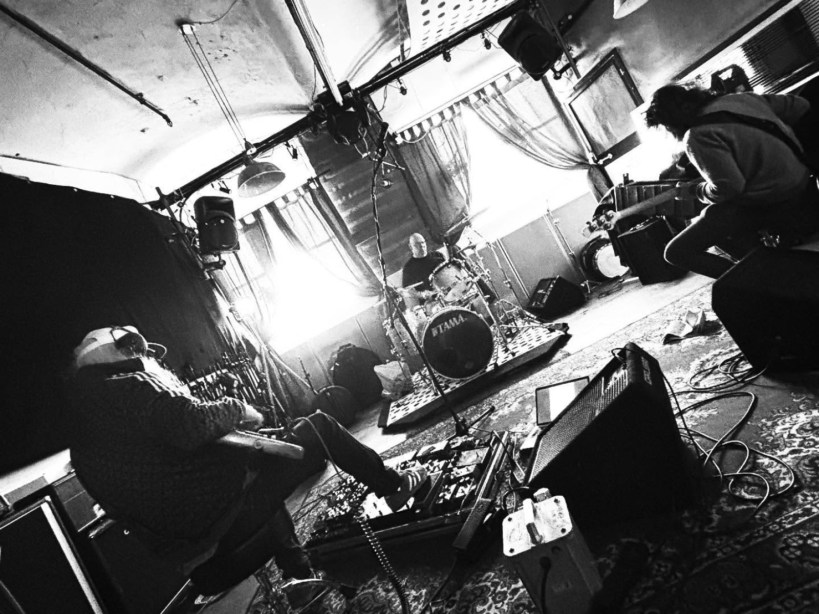 Dinosaur Jr. Rocks Manchester Tomorrow in a Live Gig for True Fans of Iconic Rock Tonight!