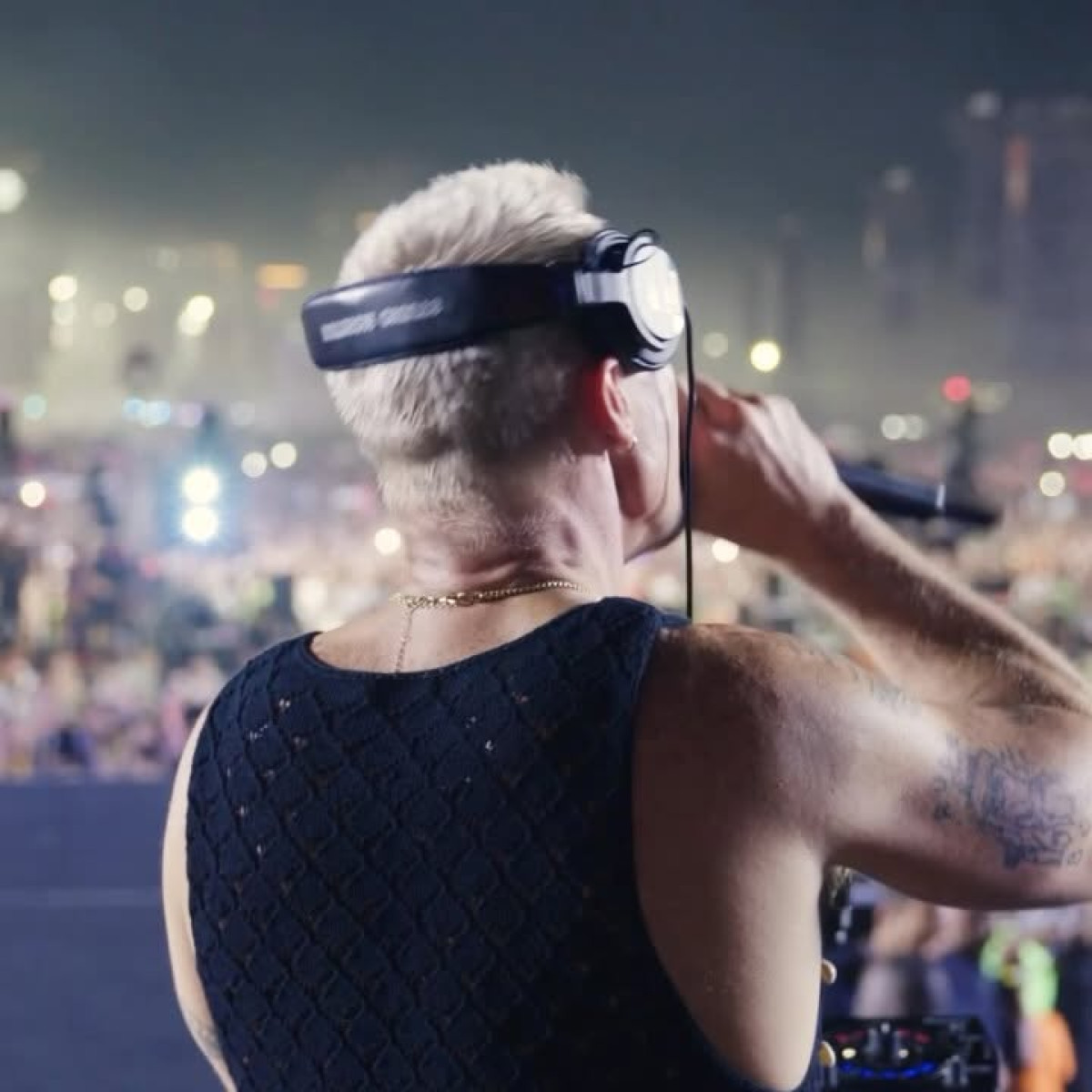 Embrace tech innovation as diplo urges fans to watch Whoop’s live launch at 10am ET now!!!