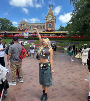 Disneyworld Expert Visits Disneyland For First Time