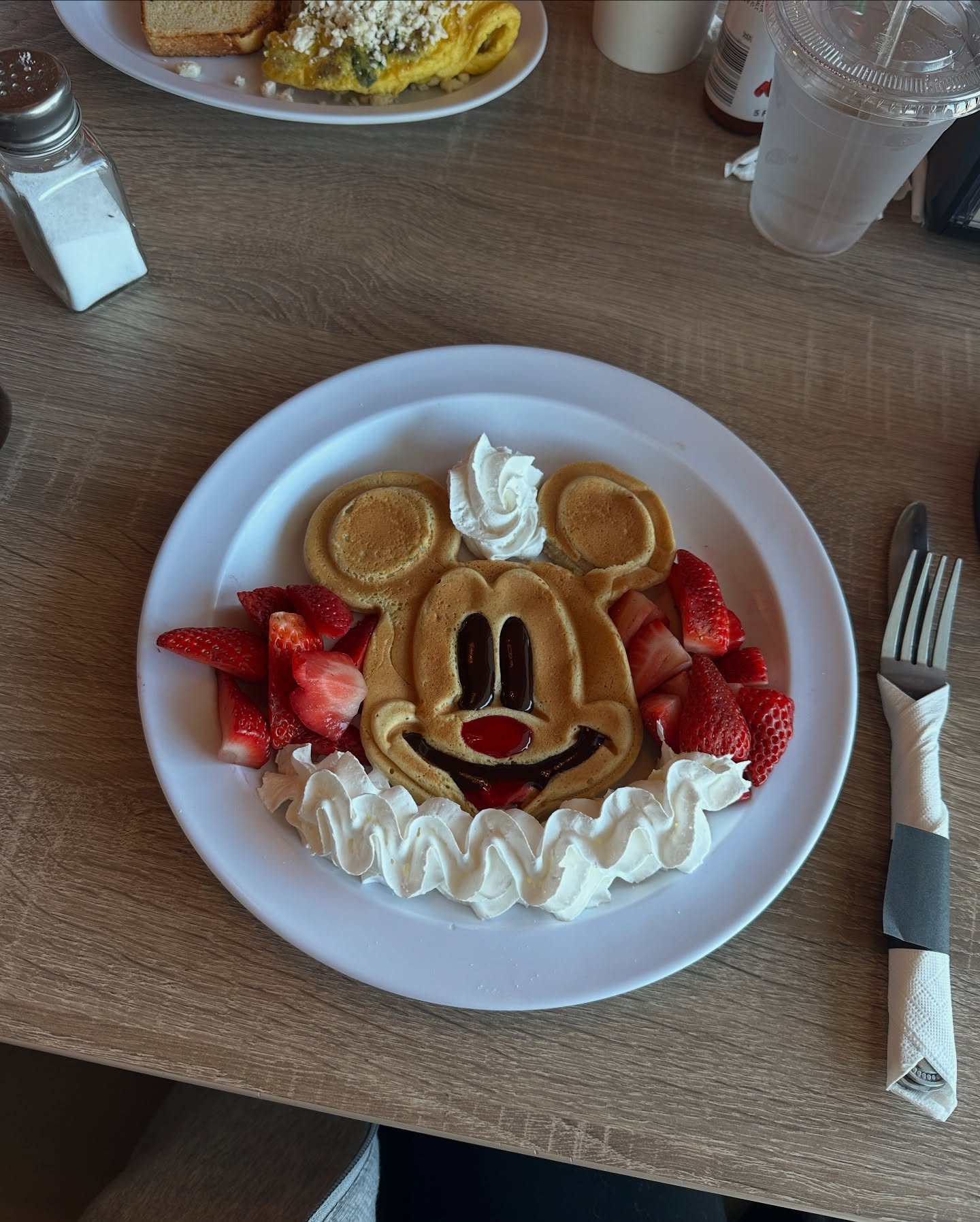 Disneyworld Expert Visits Disneyland For First Time