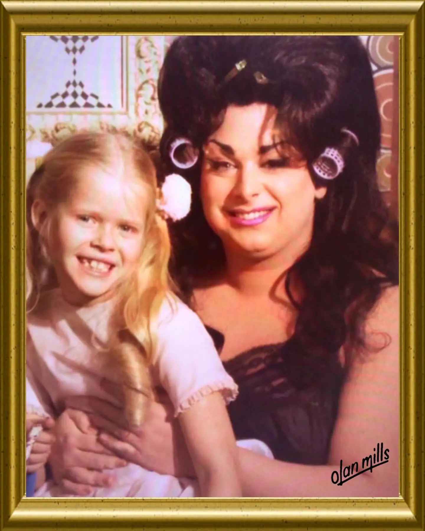 Iconic tribute to motherhood on social media by drag legend Divine stirs big warm feelings.