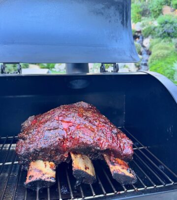 Donald Faison Serves Up Homemade Barbecue