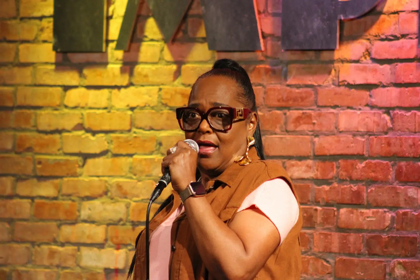 Donnell Rawlings Lights Up Arlington Stage