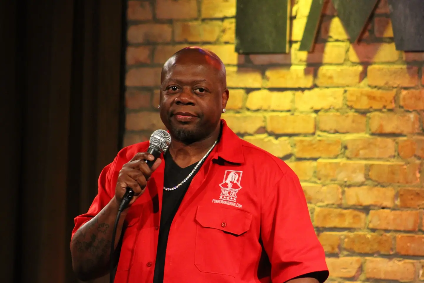 Donnell Rawlings Lights Up Arlington Stage