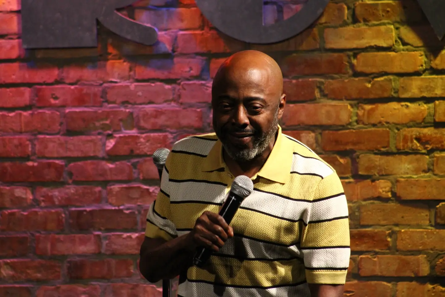 Donnell Rawlings Lights Up Arlington Stage