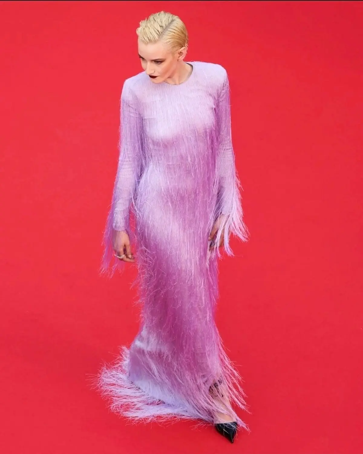 Eddington Premiere Stuns at Cannes Cannes premiere thrills audiences with stunning visuals and star power from Julia Garner!