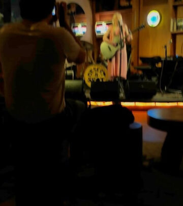 The singer-songwriter sings a final tune, exhausted yet smiling in a relaxed, sincere live vibe!
