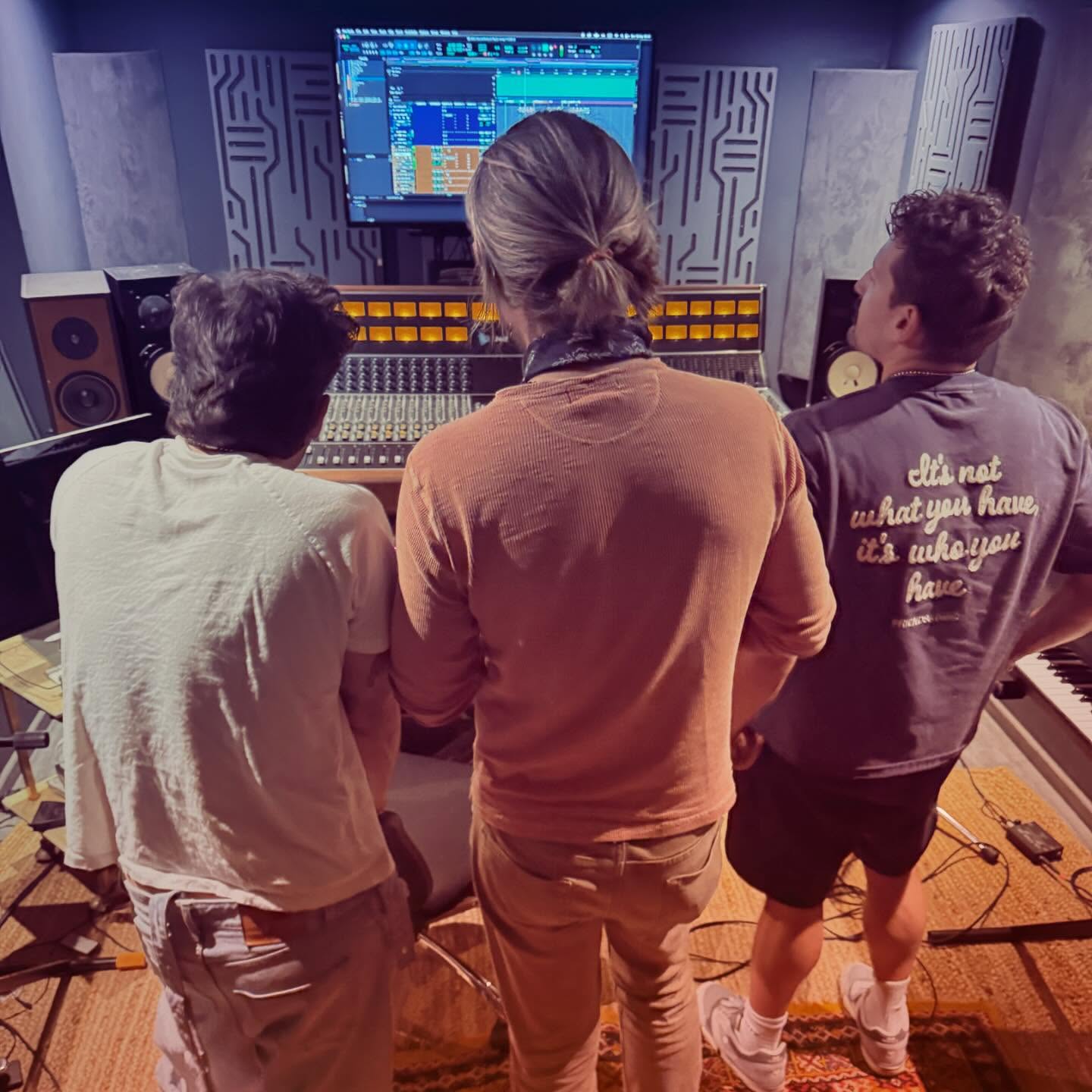 Energetic Music Making Days In Mexico City Mexico City weekend sparks vibrant jam session with Taylor Hanson and Mauyricky in style!!