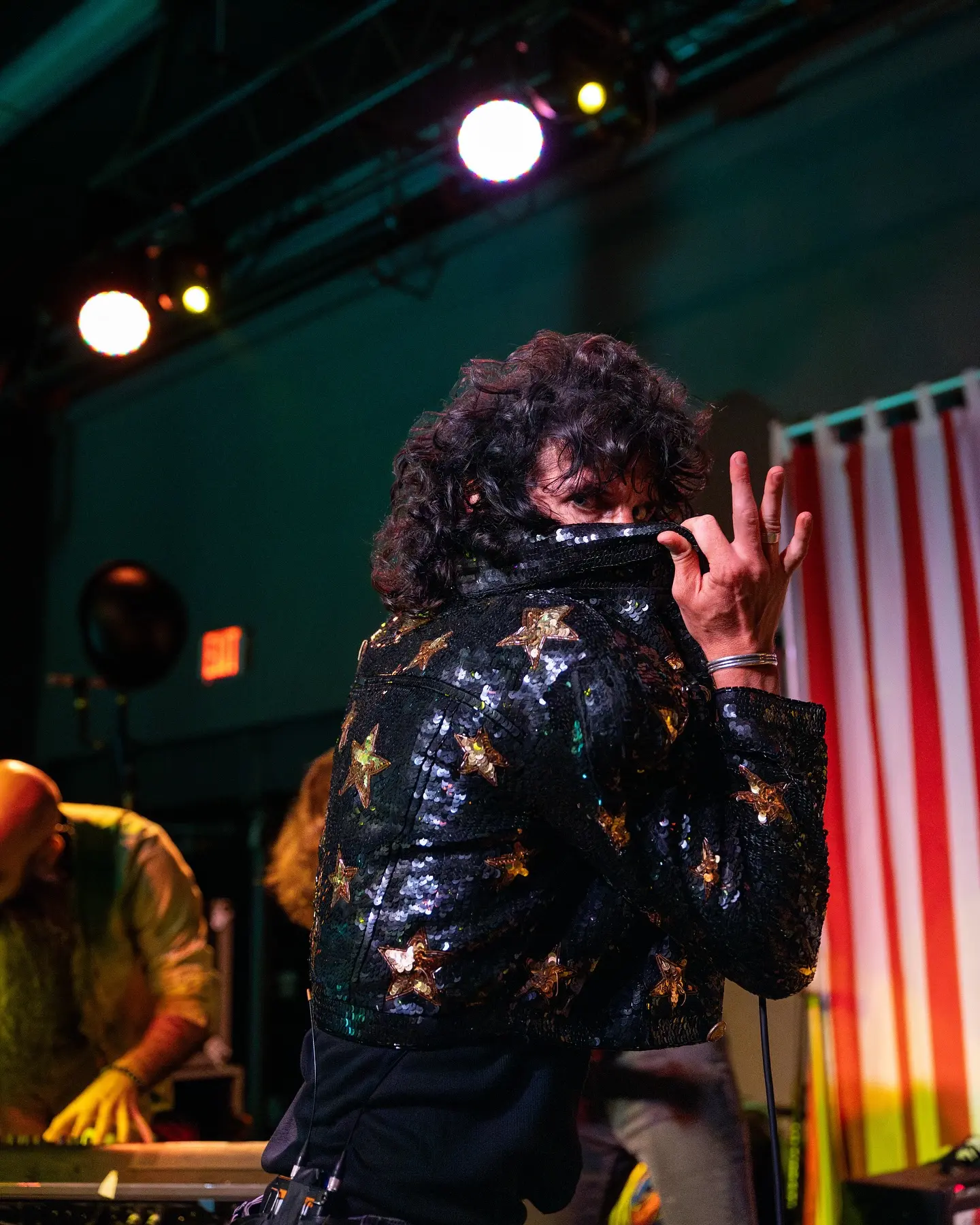 Eric Nally Hits Portland on Running the Country Tour Foxy Shazam frontman pairs sunrise runs through cityscapes with high-voltage night shows!!