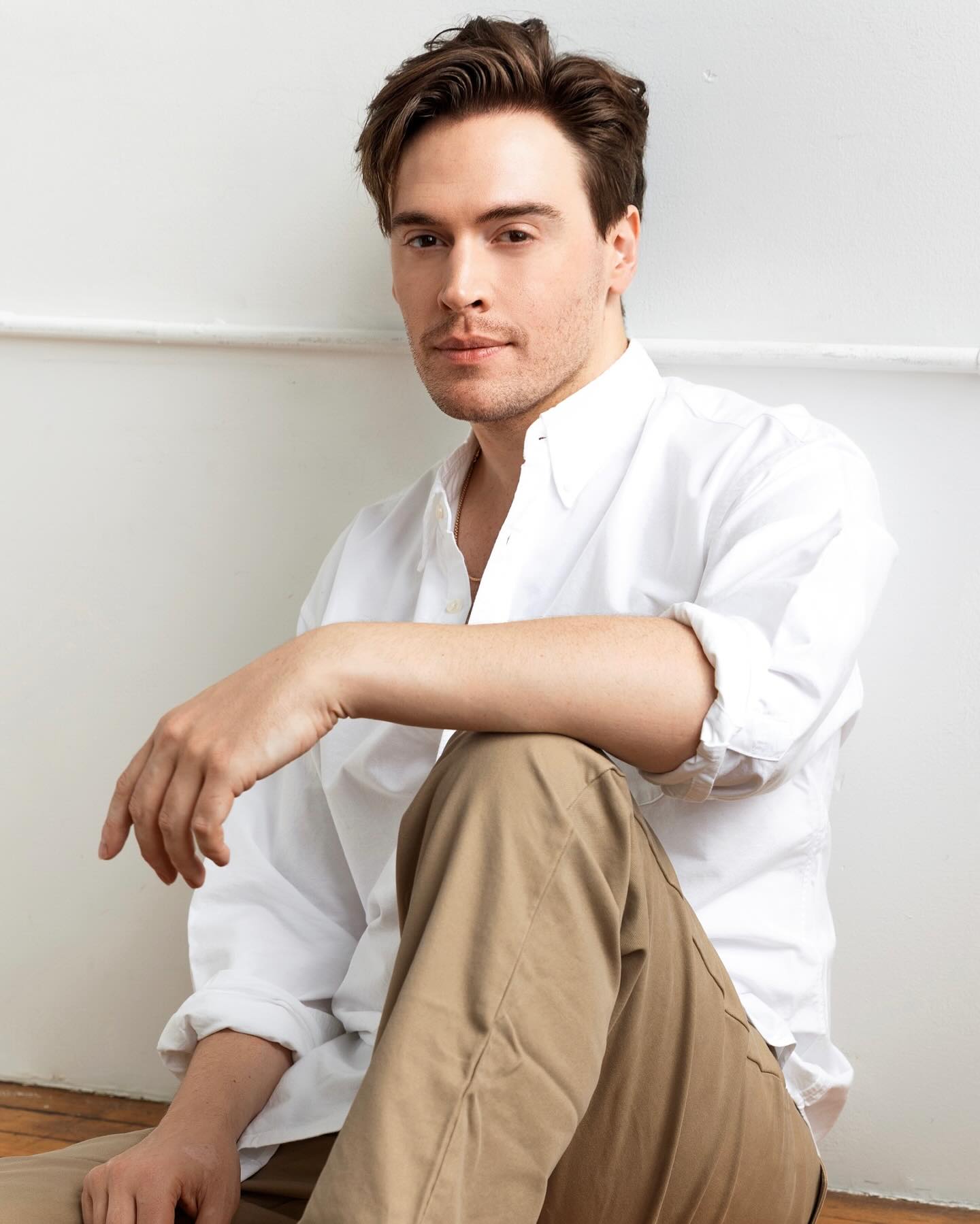 Erich Bergen Shines On People Magazine Cover Star actor Erich Bergen dazzles in latest People Magazine feature, captivating audiences!!