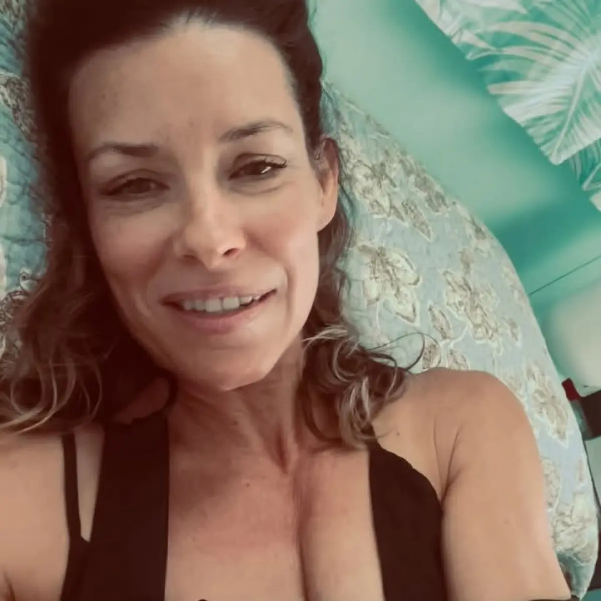 Screen icon Evangeline Lilly joins Italy retreat, urging inspiring script ideas from emerging talents.