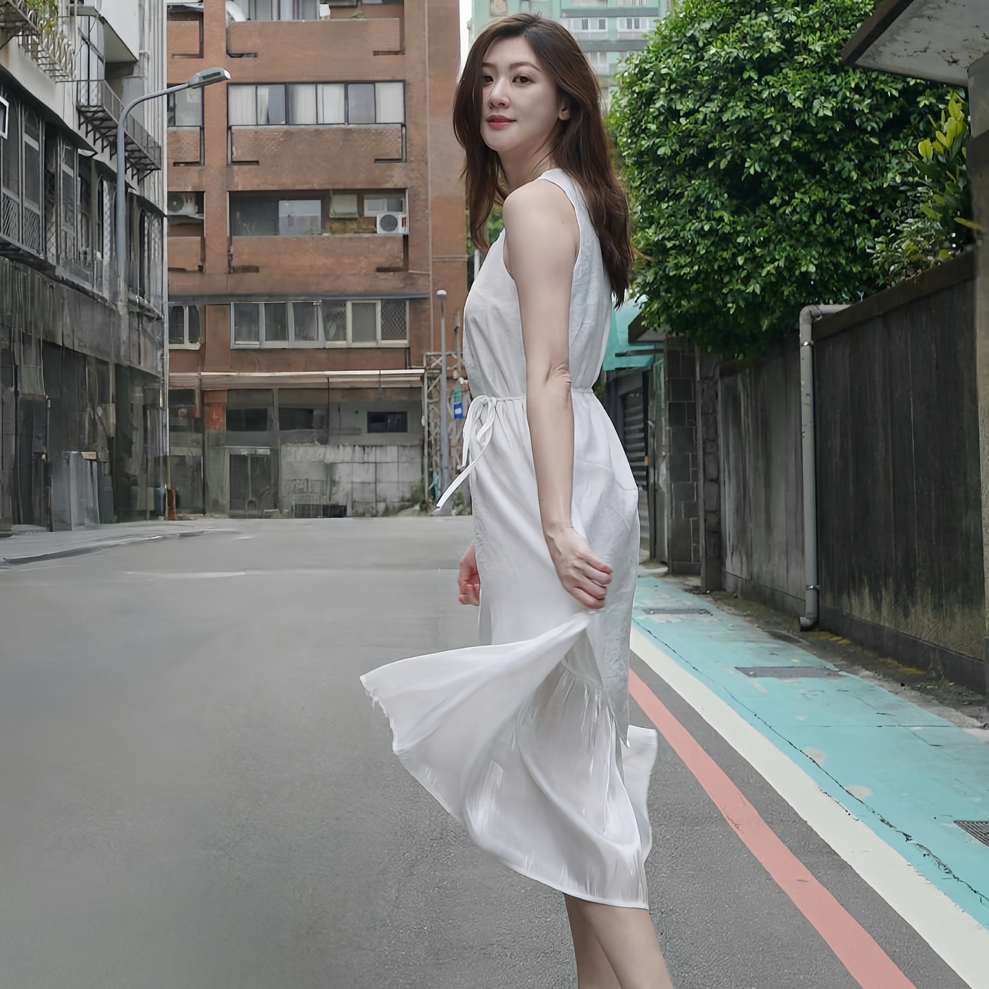 Evelyn Captures Nostalgia Of Pre-Digital Romance