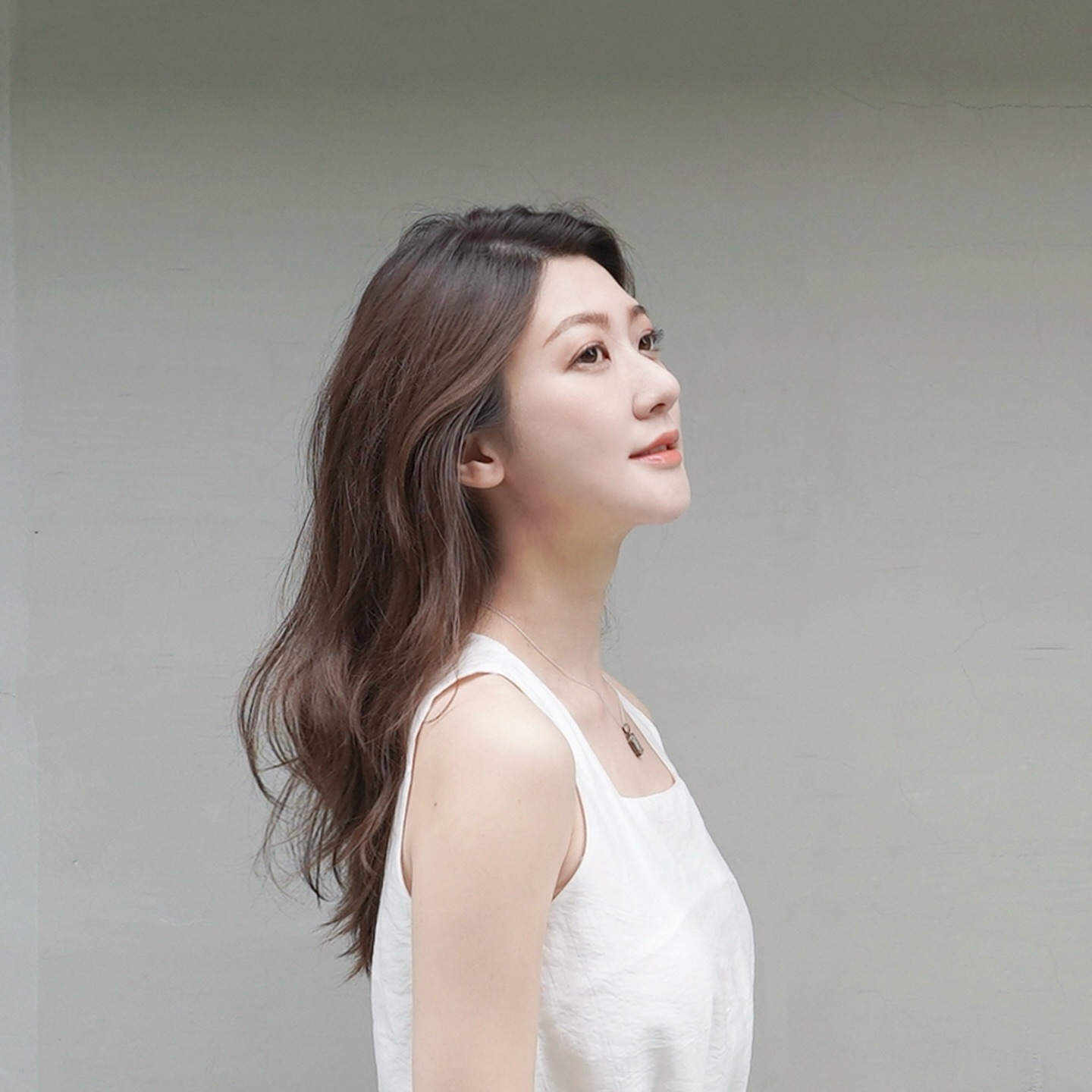 Evelyn Captures Nostalgia Of Pre-Digital Romance